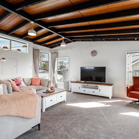 Snells Beach Couches, Bar Table & Kawau View 빌라 외부 사진